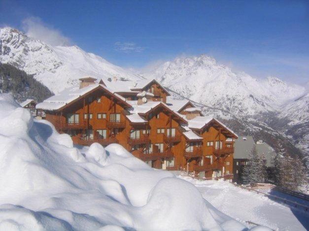 Les Petits Eterlous: Cozy Alpine Apartment with Private Parking Puy-Saint-Vincent Exterior photo
